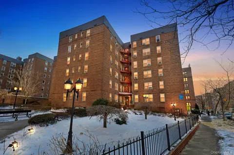 67-11 Yellowstone Blvd #5B, Forest Hills, NY 11375