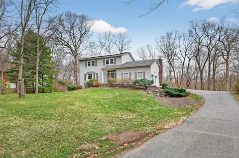 24 Pellbridge Dr, East Fishkill, NY 12533