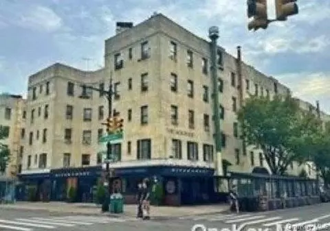 21-78 35 St #5F, New York, NY 11105