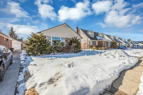 197 Emory Rd, North Hempstead, NY 11501