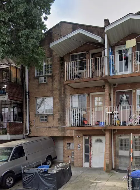 5748 Van Doren St, New York, NY 11368