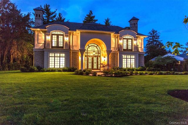 5 Hillcrest Dr, North Hempstead, NY 11021