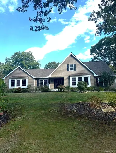 77 Van Buren St, Port Jefferson Station, NY 11776