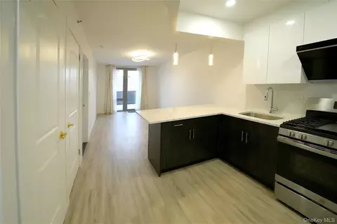 7065 Queens Blvd #8J, New York, NY 11377
