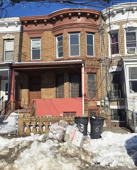 61 Glen St, Brooklyn, NY 11208