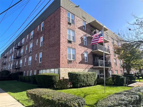 60 Hempstead Ave #1J, Lynbrook, NY 11563