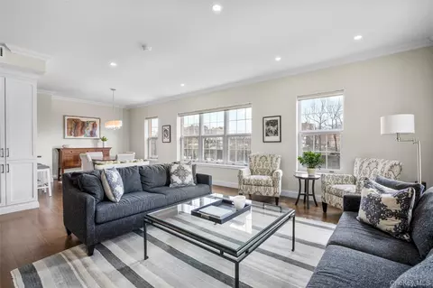 10 Byron Pl #214, Larchmont, NY 10538