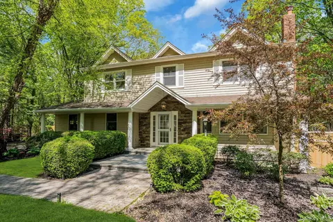 7 Mcculloch Dr, Dix Hills, NY 11746