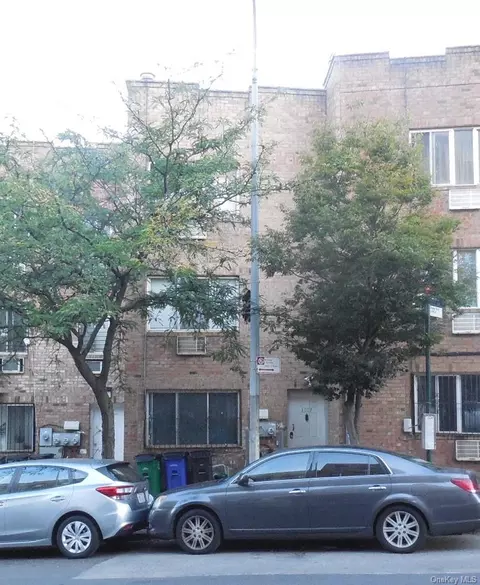 1001 Boston Rd, New York, NY 10456