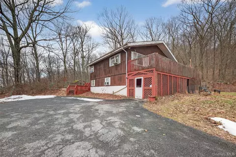 490 Depot Hill Rd, Beekman, NY 12570