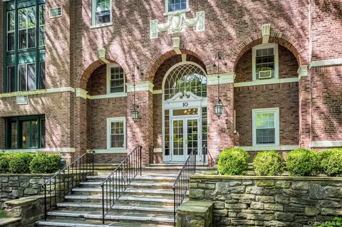 10 Brooklands #5G, Yonkers, NY 10708
