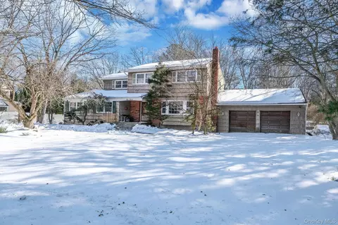140 Seaman Neck Rd, Dix Hills, NY 11746
