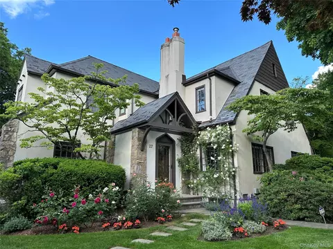 27 Huntington Ave, Scarsdale, NY 10583