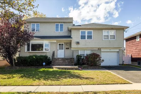 595 Church Ave, Woodmere, NY 11598