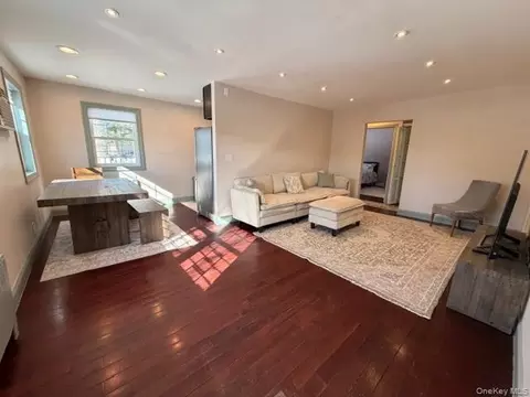 224-39 Kingsbury Ave Kingsbury Ave #A, Oakland Gardens, NY 11364