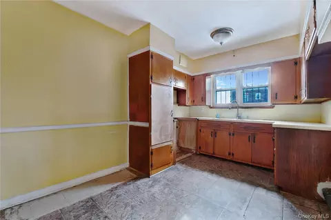 738 E 95th Sts, Brooklyn, NY 11236