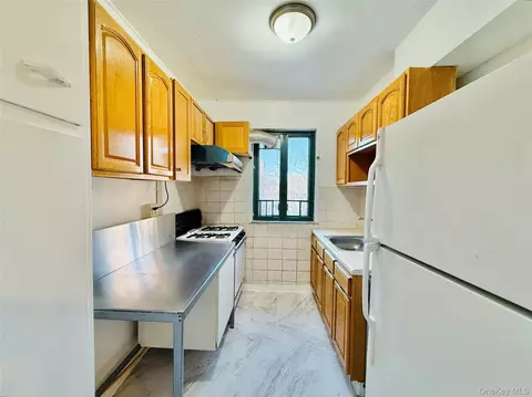 1562 Unionport Rd #6G, New York, NY 10462