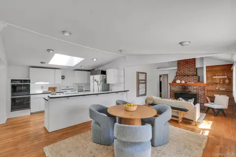 15 Community Rd, Coram, NY 11727