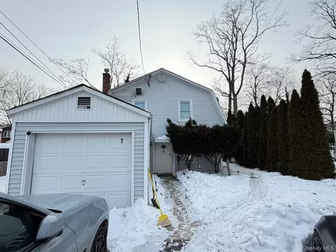 7 Sands Point Rd, North Hempstead, NY 11050