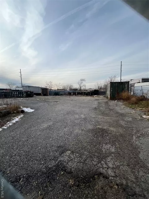 4186-4200 Industrial Pl, Hempstead, NY 11558