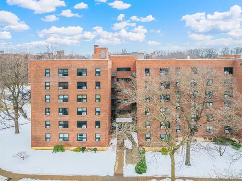 213-06 75th Ave #6H, New York, NY 11364