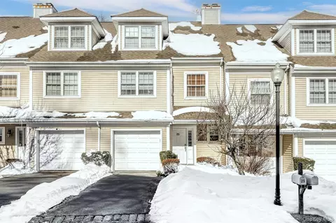 25 Crystal Hill Dr, Pomona, NY 10970