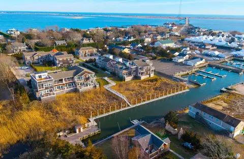 68 Foster Ave #13, Hampton Bays, NY 11946