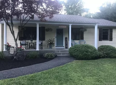108 Middle Island Blvd, Middle Island, NY 11953