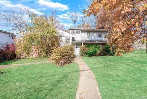 75 Hicks Ln, North Hempstead, NY 11024