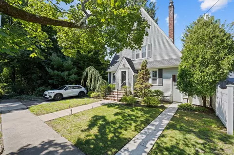2098 Felix Ct, Baldwin, NY 11510