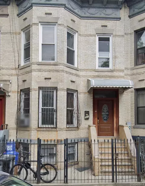 321 Cornelia St, Brooklyn, NY 11237
