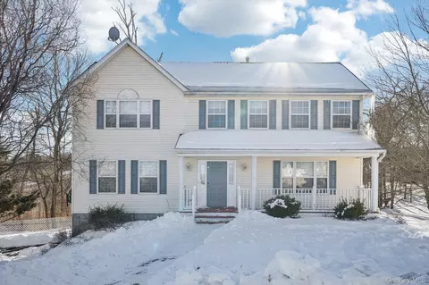 15 Surrey Ln, Harriman, NY 10926