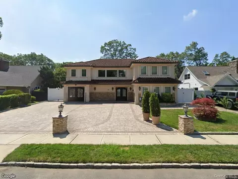 18 Helene Ave, Merrick, NY 11566