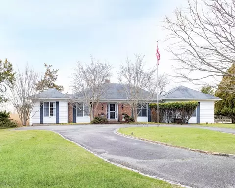 69 Oneck Rd, Westhampton Beach, NY 11978