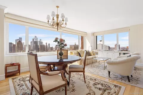 322 W 57th St #33U, New York, NY 10019