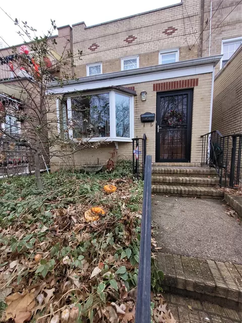 2340 23rd St, Astoria, NY 11105