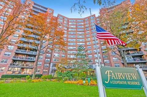 61-20 Grand Central Pkwy #A1008, Forest Hills, NY 11375