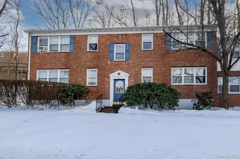 96 Underhill Ave #2B, Harrison, NY 10604