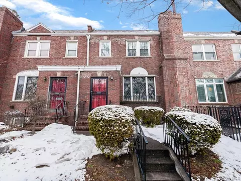 14017 58th Rd, Flushing, NY 11355