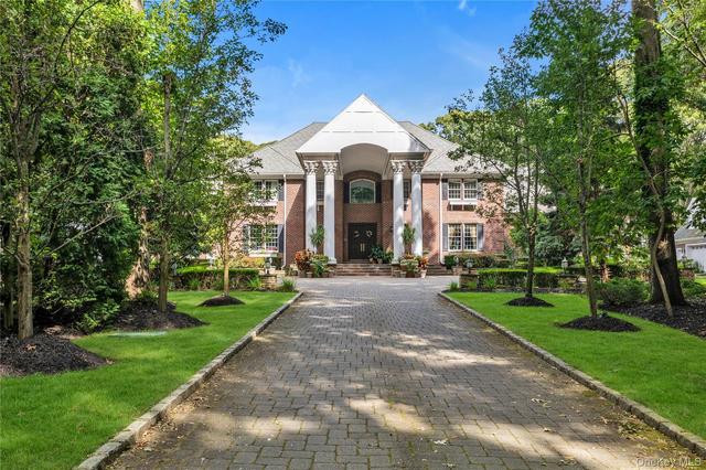11 Danton Ln N, Locust Valley, NY 11560