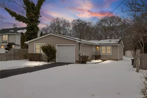 137 Riverside Ave, Mastic Beach, NY 11951