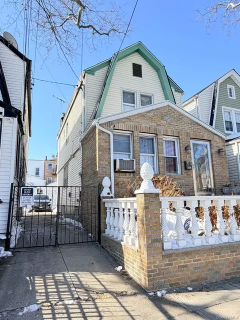 9726 133rd St, South Richmond Hill, NY 11419