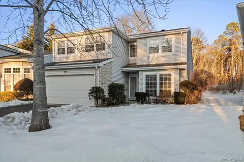205 Fairfield Dr E, Holbrook, NY 11741