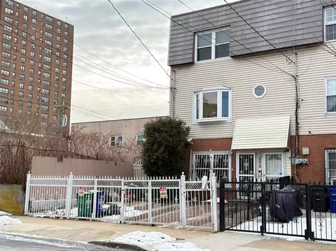 2076 Caesar Pl, New York, NY 10473 photo 7