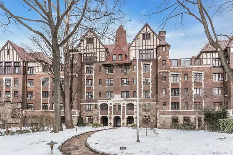 10 Holder Pl #2A, Forest Hills, NY 11375