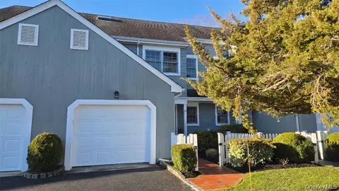 64 Brittany Ln, Westhampton Beach, NY 11978