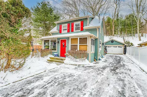7 Nicholas St, Port Jefferson, NY 11777