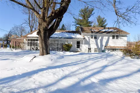 7 S Oak St, Ramapo, NY 10977