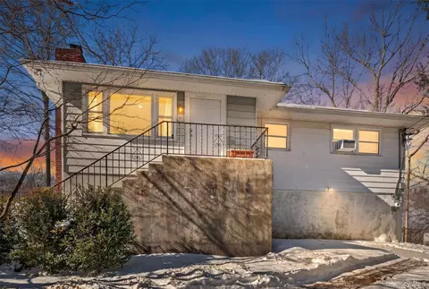 10 Orient Pl, Patterson, NY 12563
