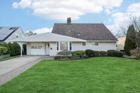 56 Jester Ln, Levittown, NY 11756